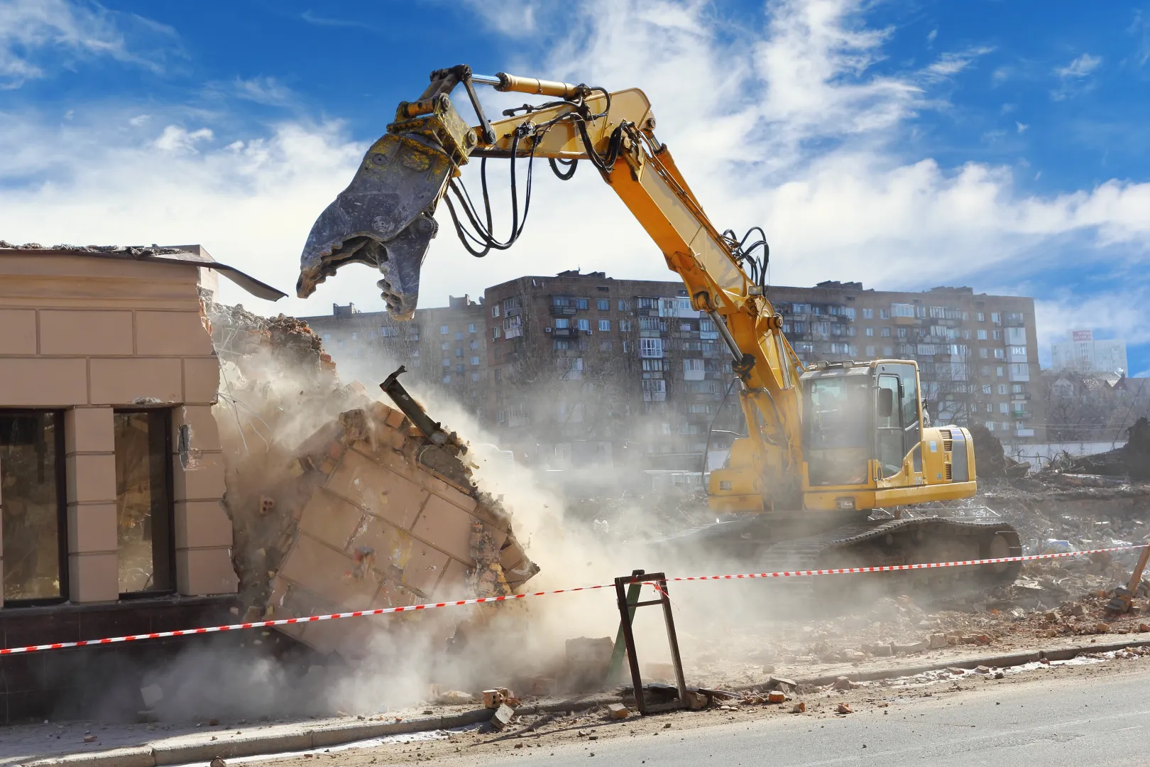 Excavation crane made of Creusabro