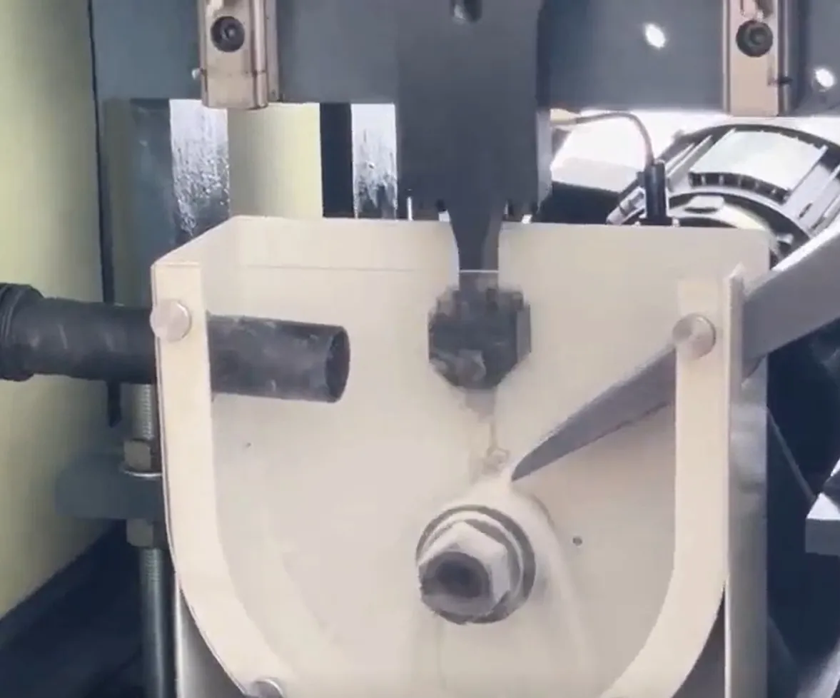 Testing machine Creusabro Industeel