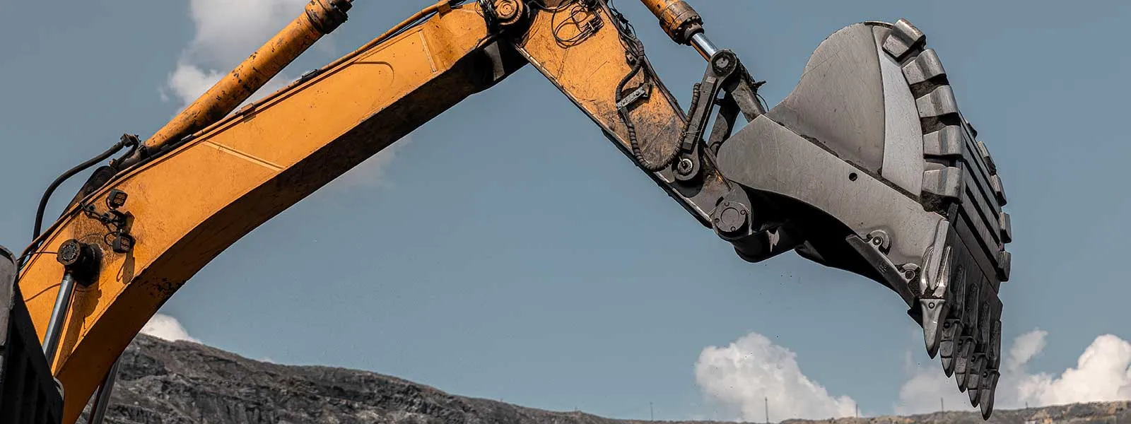 mobile equipment bucket wear protection